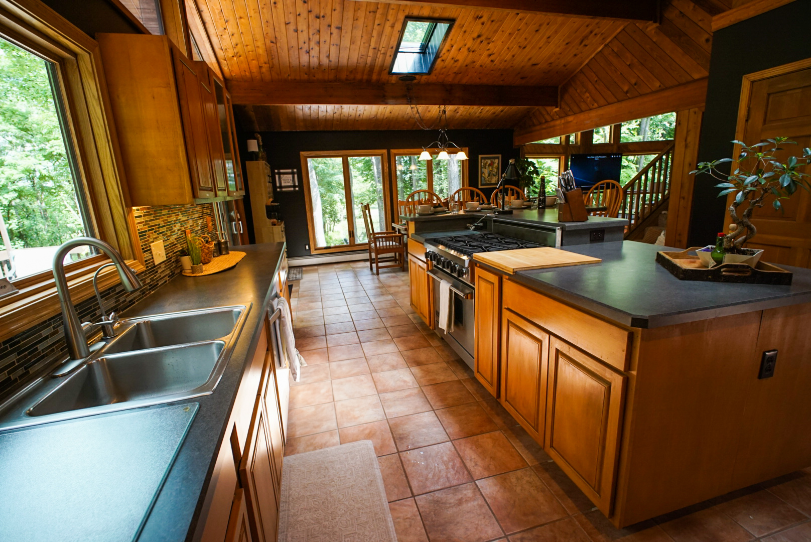 Full kitchen with Viking range